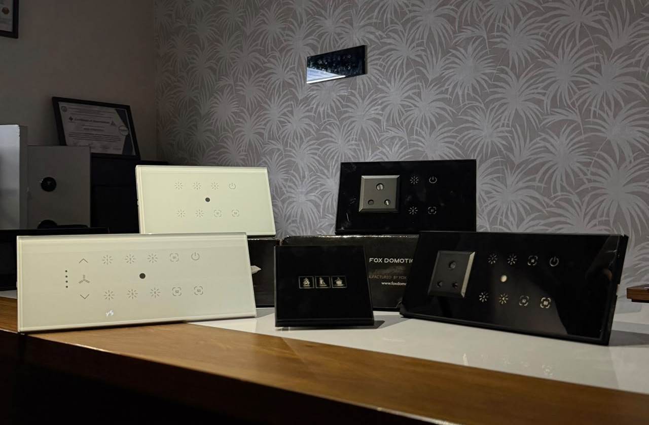 smart-tuch-switch-group-fox-domotics